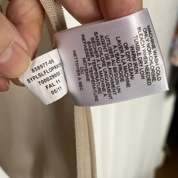 Banana Republic Floral Sleeveless Top - Blue/Purple and Sand. Size 4 - Picture 9 of 14